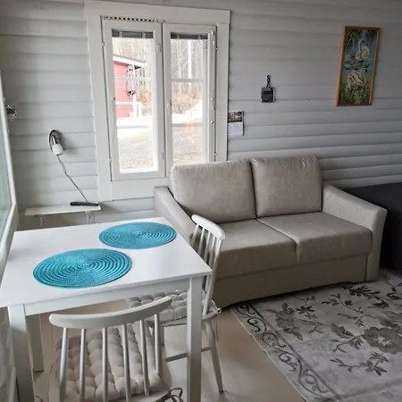 Saunamoekki Jaerven Rannalla